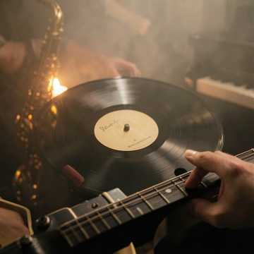 Ảnh bìa nhạc nền Vinyl String Drift